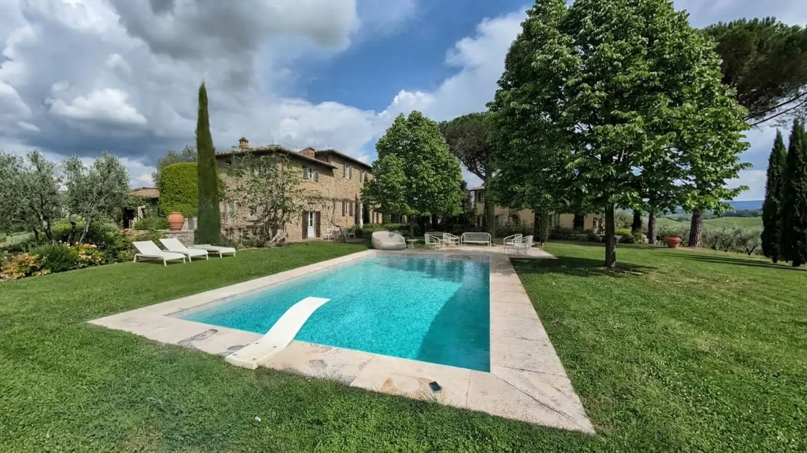 Niccone Valley luxury restoration with pool, Studio Petturiti project