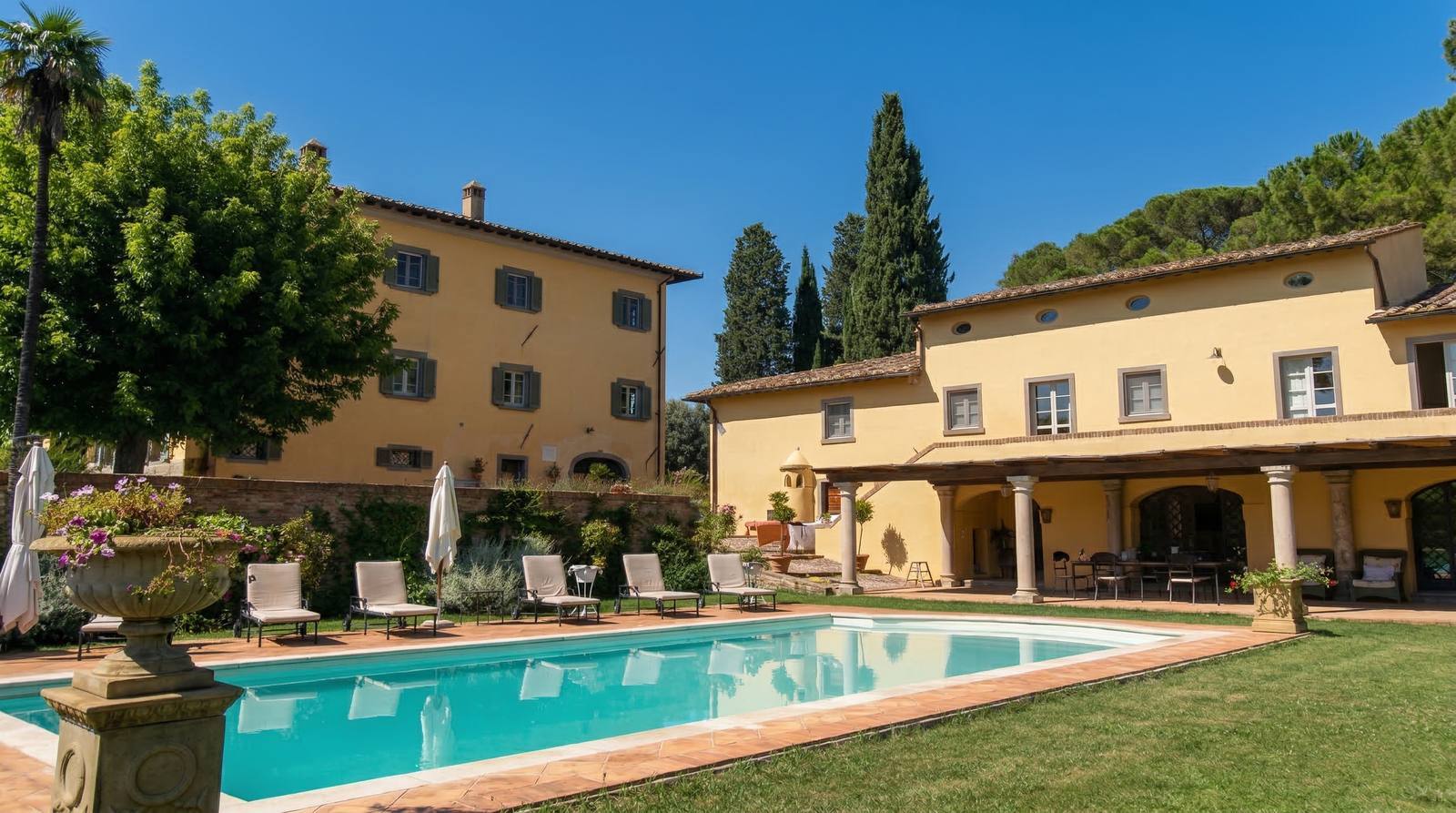 Villa Felice Cortona — historic estate restoration, 1000 sqm with lemon house